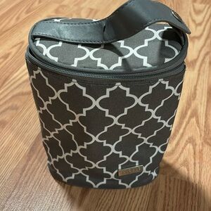 Jj cole bottle cooler. Insulated with outside and inside pocket. Has handle